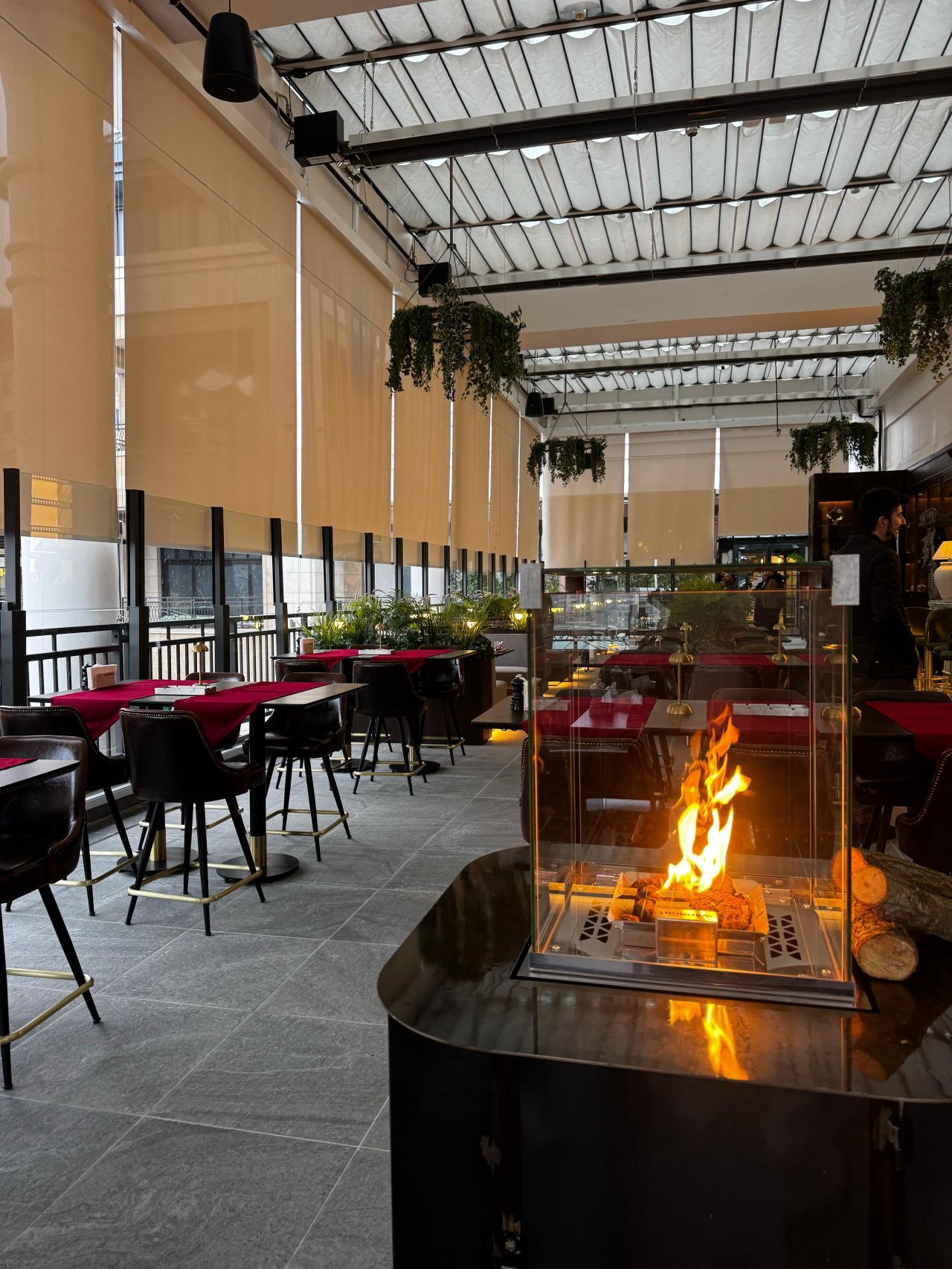 VAVA RESTORANT - HILLTOWN AVM 